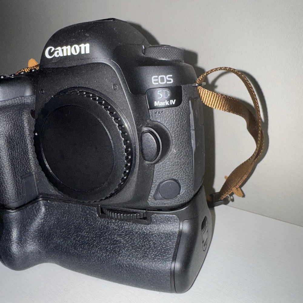 Canon EOS 5D Mark IV Black Camera